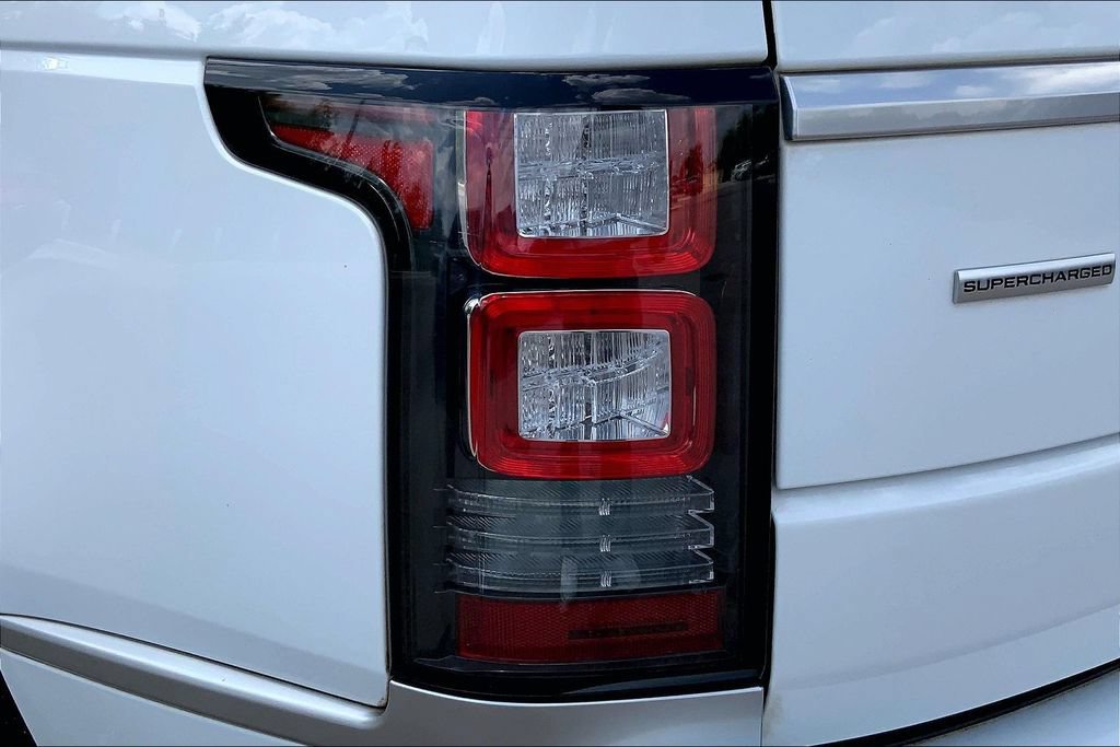 Used 2017 Land Rover Range Rover Supercharged AWD/4WD image 22