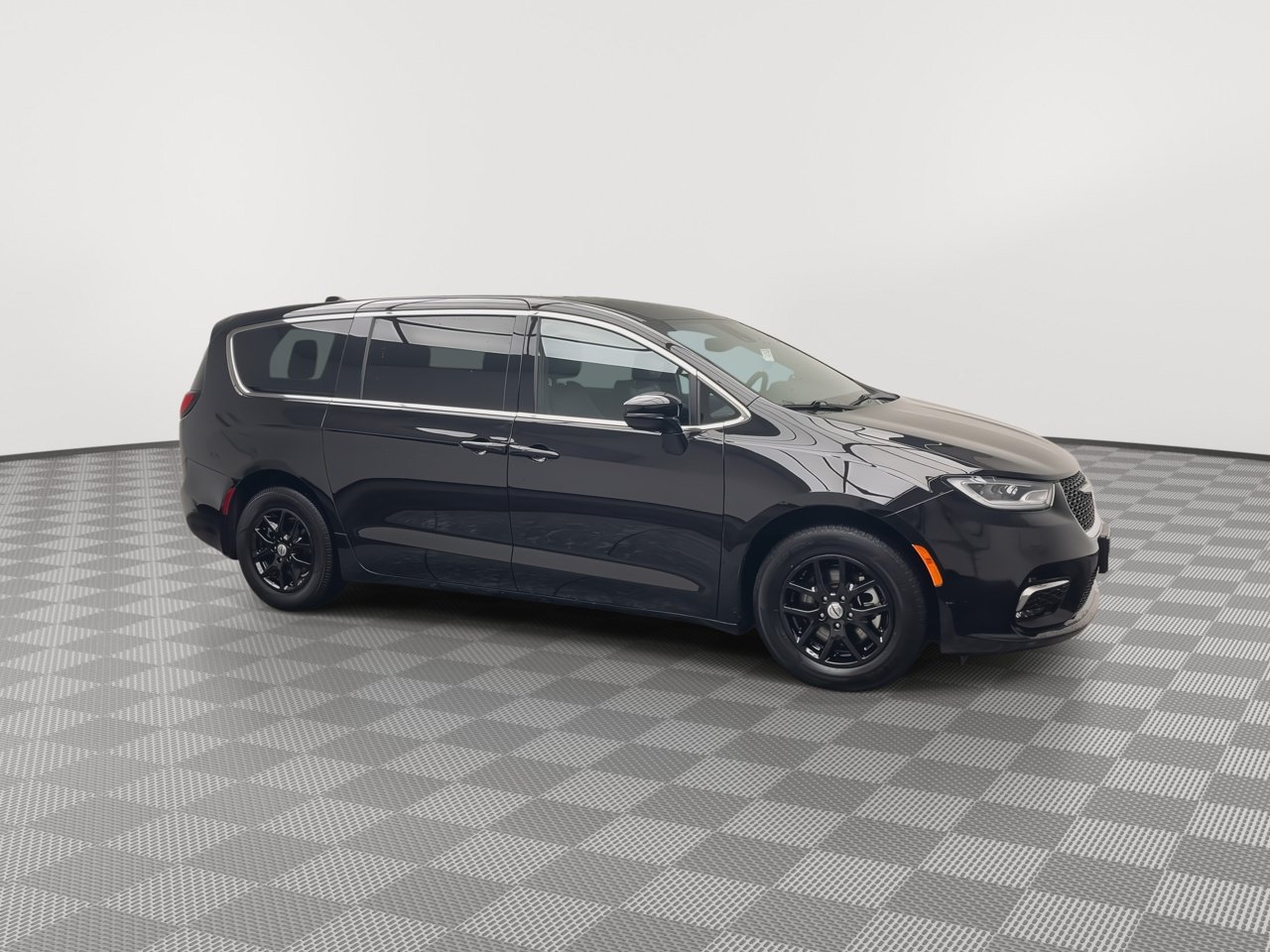 Used 2025 Chrysler Pacifica Select FWD image 41