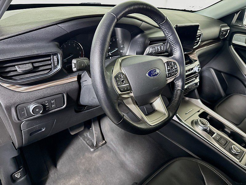 Used 2022 Ford Explorer Limited w/ Equipment Group 301A image 9