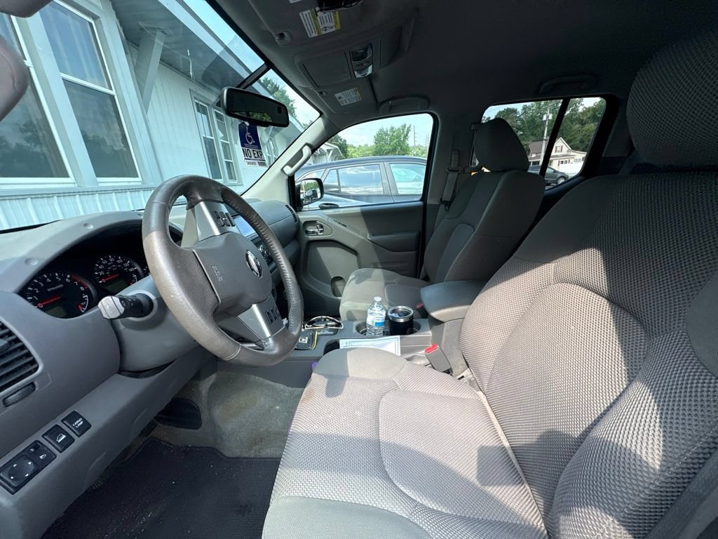 Used 2016 Nissan Frontier SV w/ SV Value Truck Package AWD/4WD image 6
