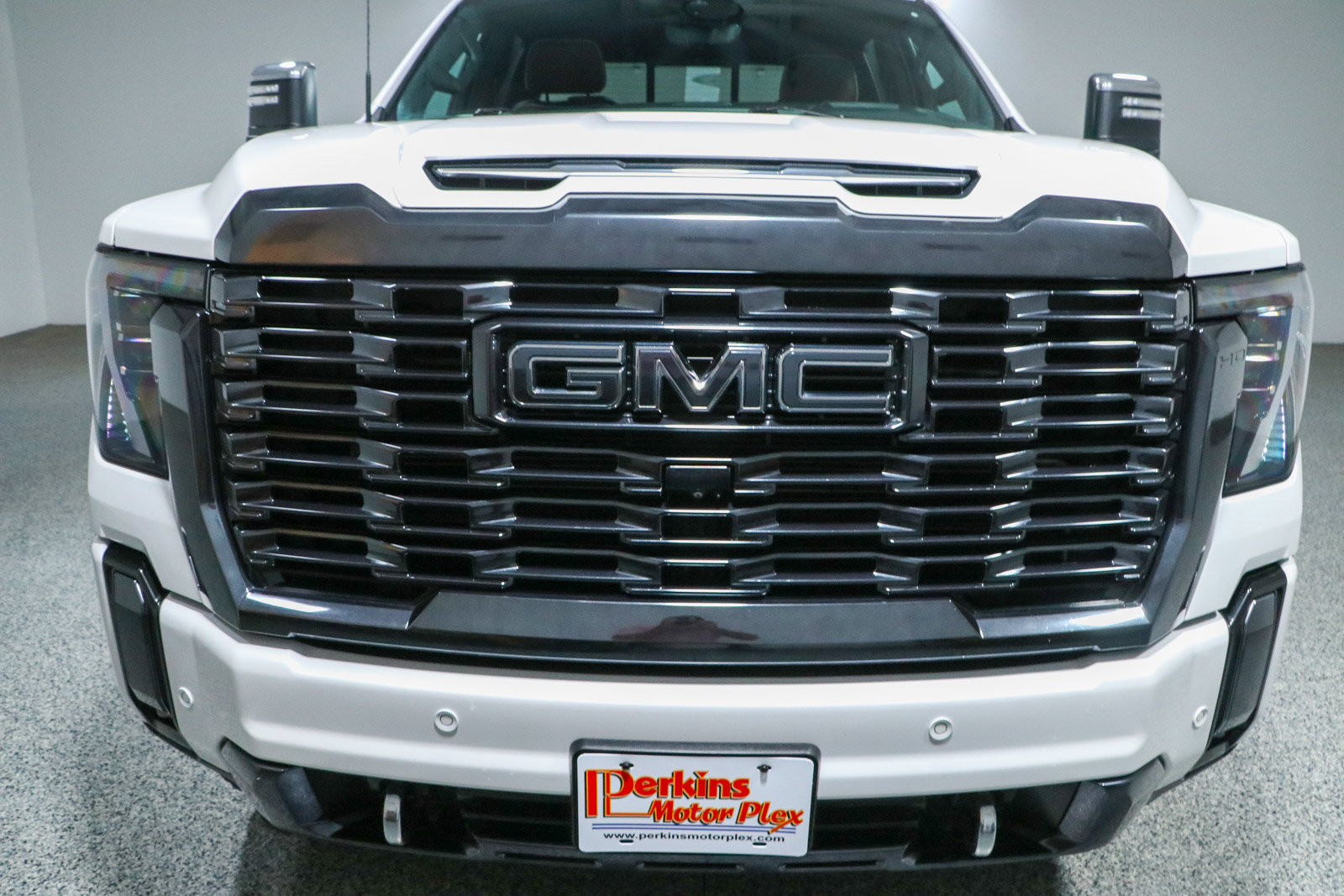 Used 2024 GMC Sierra 2500 Denali Ultimate AWD/4WD image 4