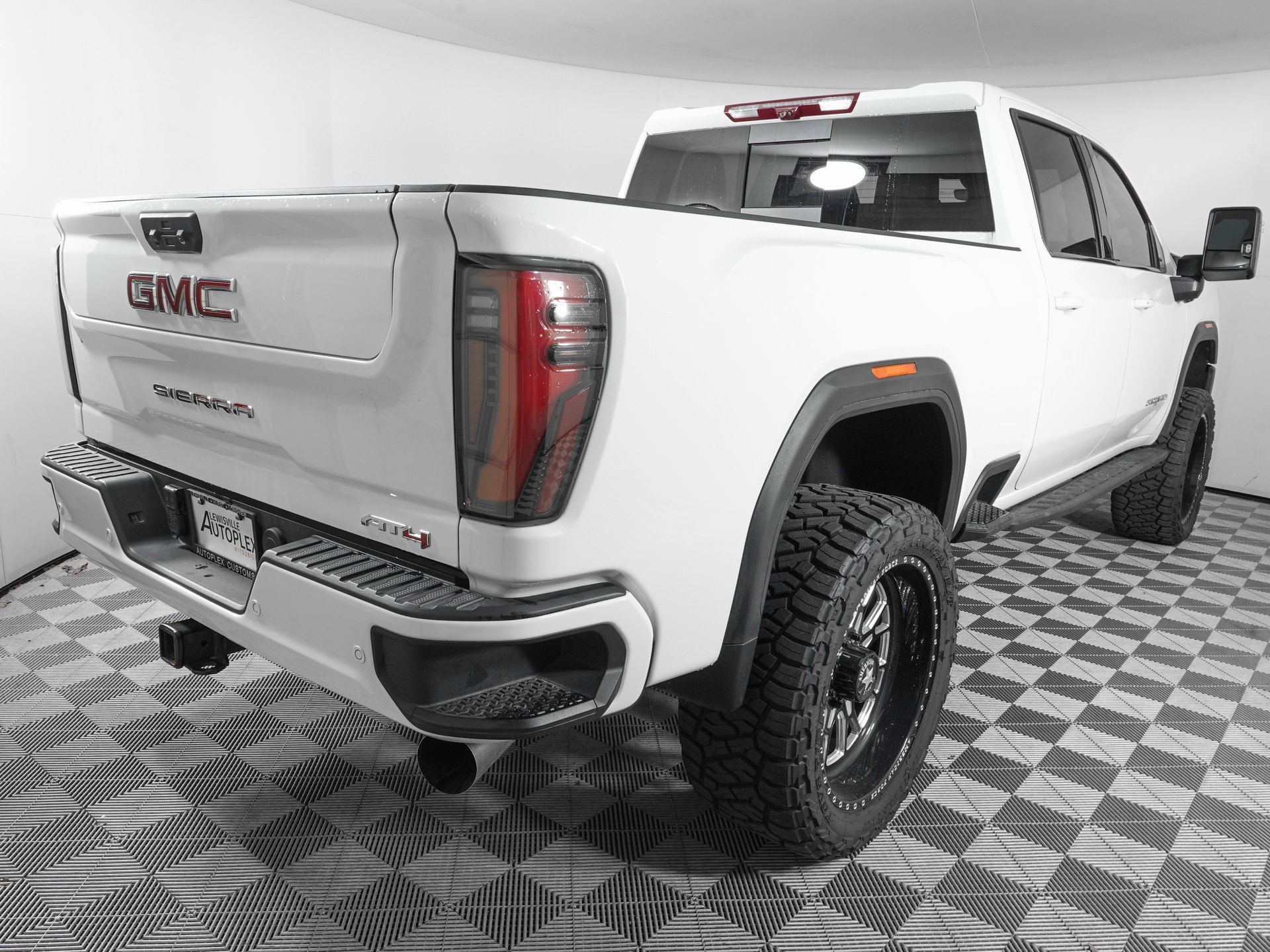 Used 2025 GMC Sierra 2500 AT4 w/ AT4 Premium Plus Package image 6