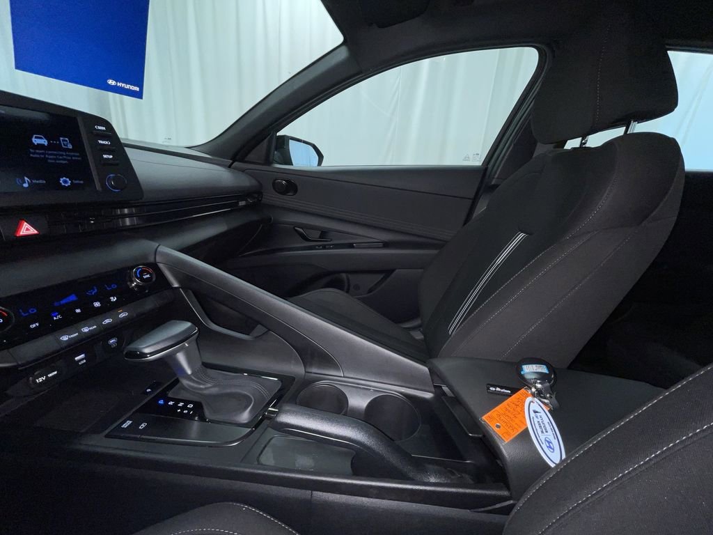 Used 2025 Hyundai Elantra Sport image 4