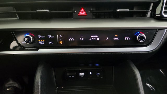 Used 2025 Kia Sportage EX FWD image 72