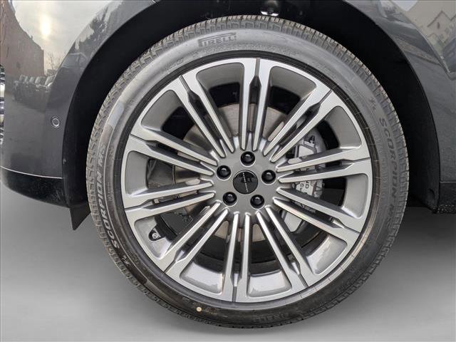 New 2026 Land Rover Range Rover Long Wheelbase SE image 10
