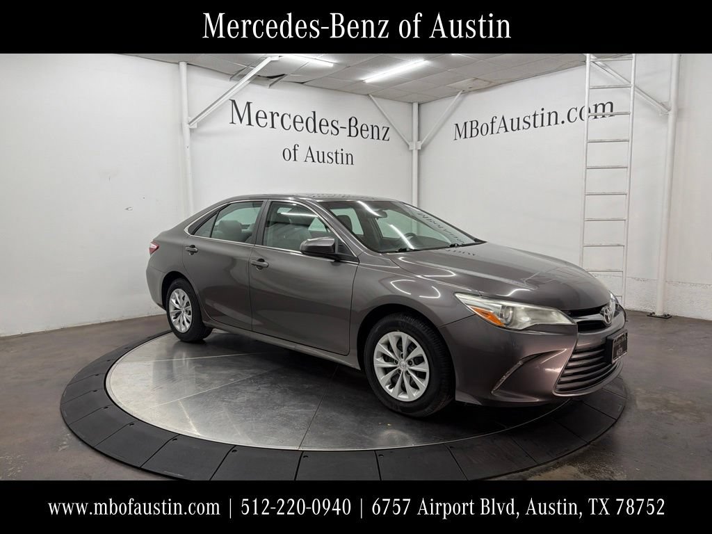 Used 2017 Toyota Camry FWD image 1