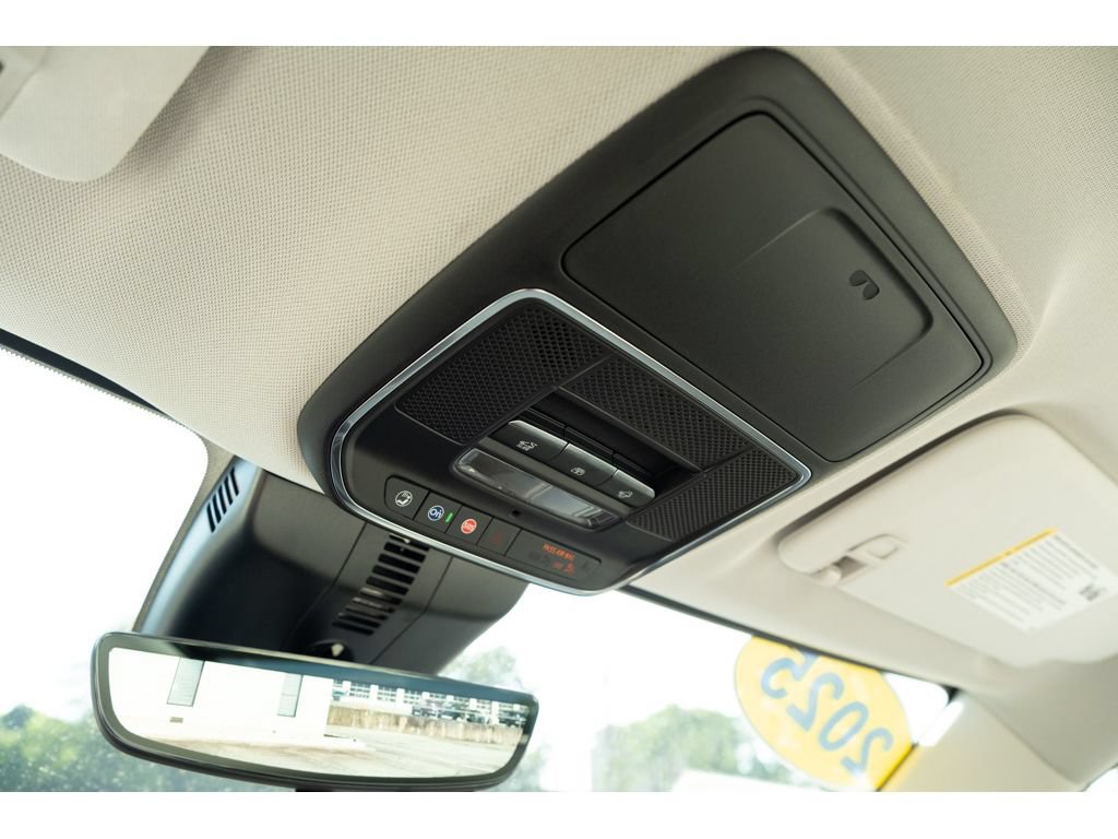 Used 2025 Buick Enclave Avenir w/ Super Cruise Package FWD image 32