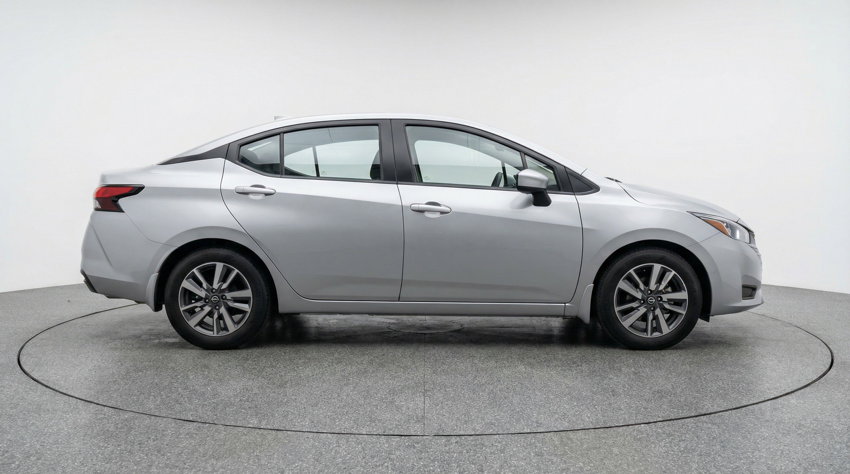 Used 2025 Nissan Versa SV FWD image 11