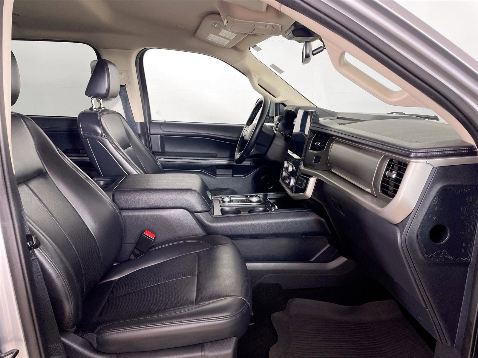 Used 2024 Ford Expedition XLT image 27