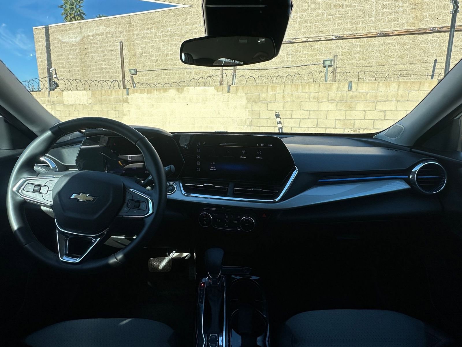 Used 2025 Chevrolet Trax LT w/ LT Convenience Package image 32