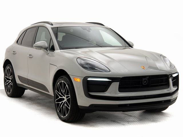 Certified 2025 Porsche Macan image 33