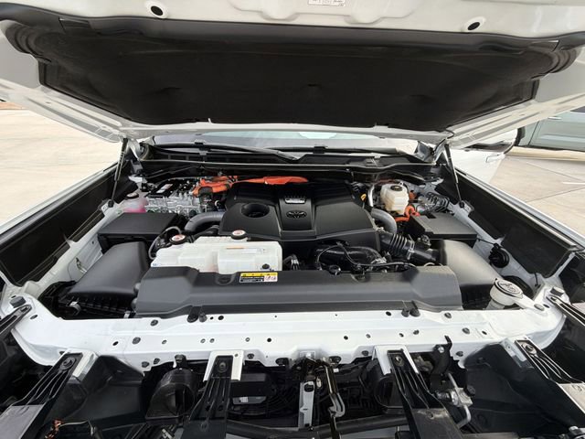 Used 2024 Toyota Tundra Platinum AWD/4WD image 34
