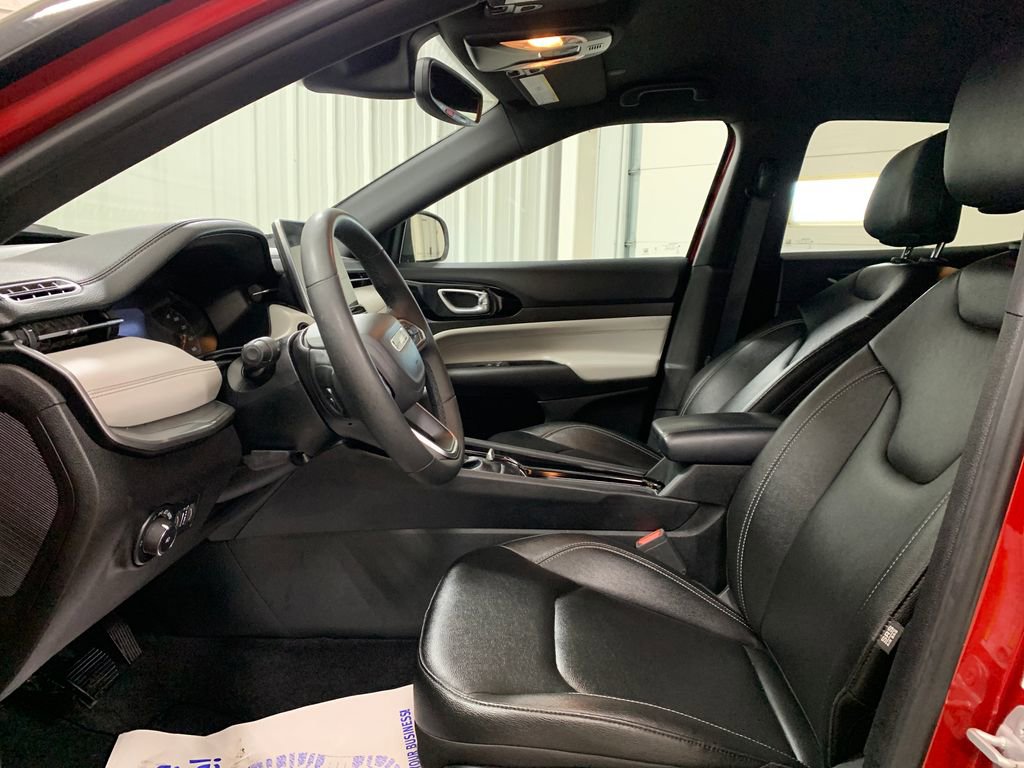 Used 2025 Jeep Compass Limited image 14