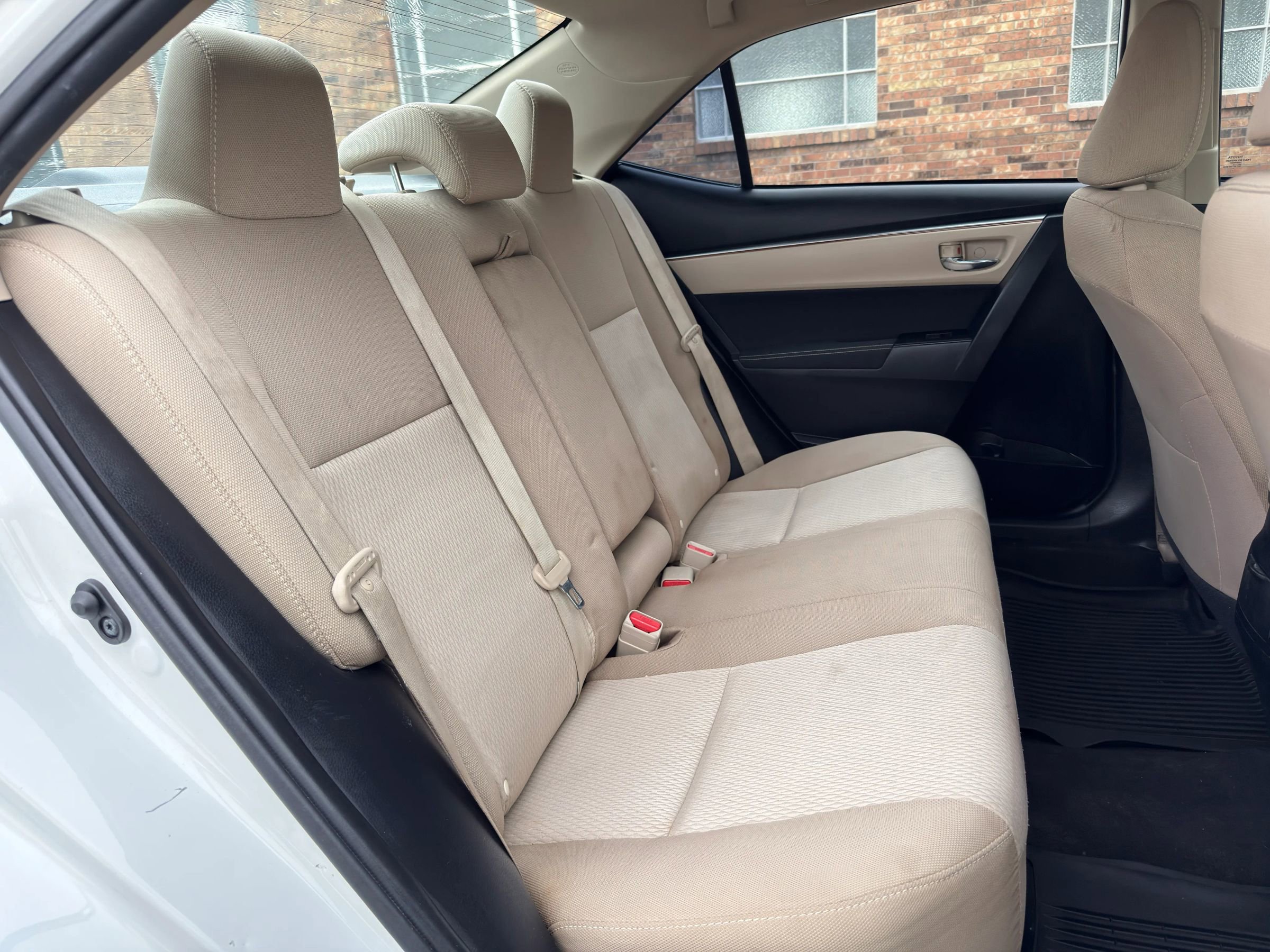 Used 2016 Toyota Corolla LE FWD image 18