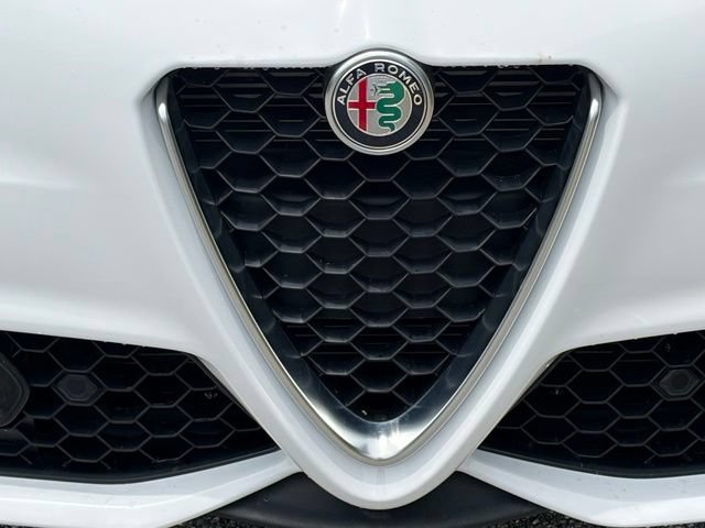 Used 2023 Alfa Romeo Giulia Ti AWD/4WD image 11