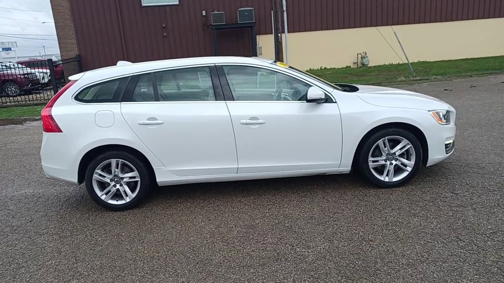 Used 2015 Volvo V60 T5 Premier image 9