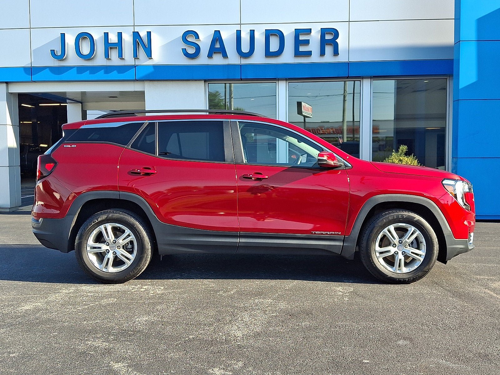 Used 2023 GMC Terrain SLE w/ Driver Convenience Package AWD/4WD image 7