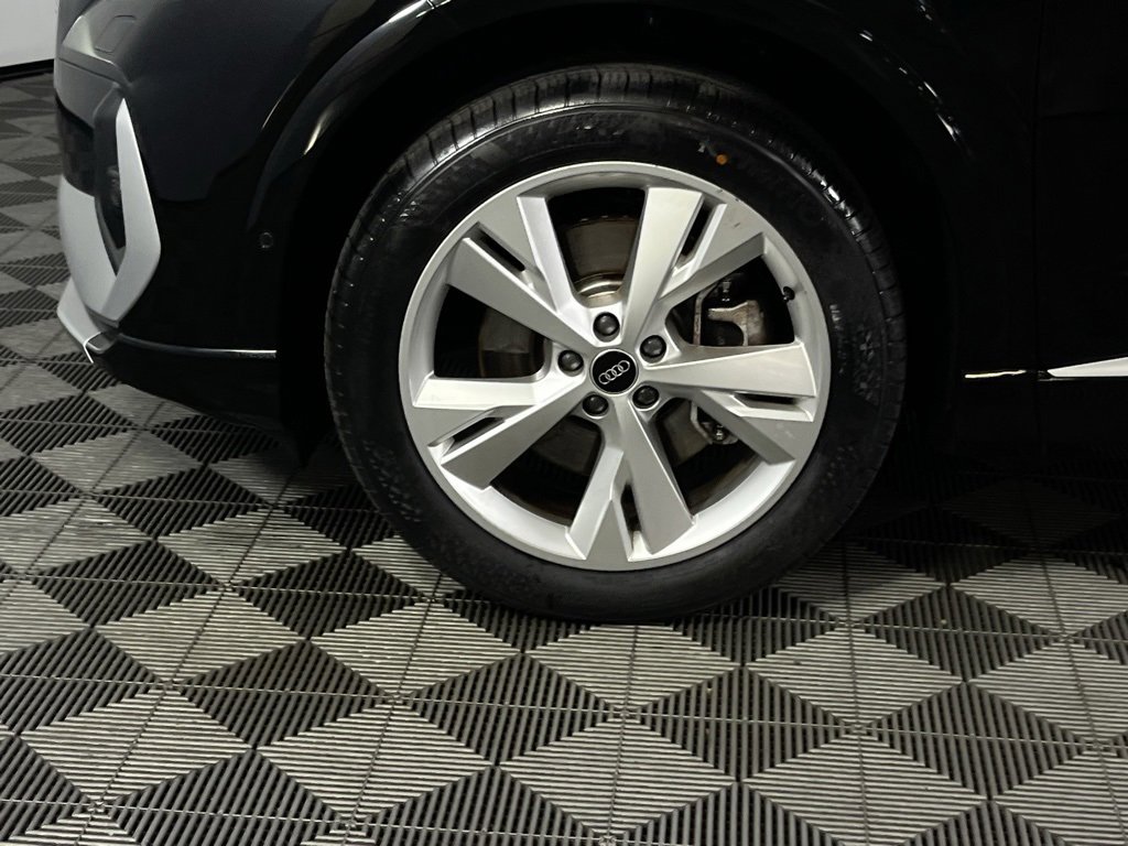 Used 2023 Audi Q4 e-tron Prestige image 11