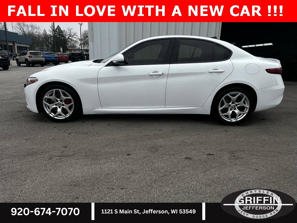 Used 2021 Alfa Romeo Giulia Ti image 2
