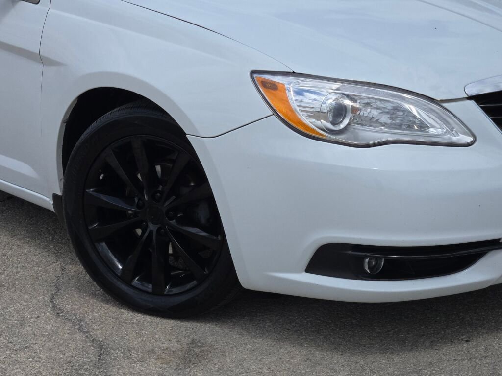 Used 2013 Chrysler 200 Limited w/ Sun/Sound Group FWD image 3