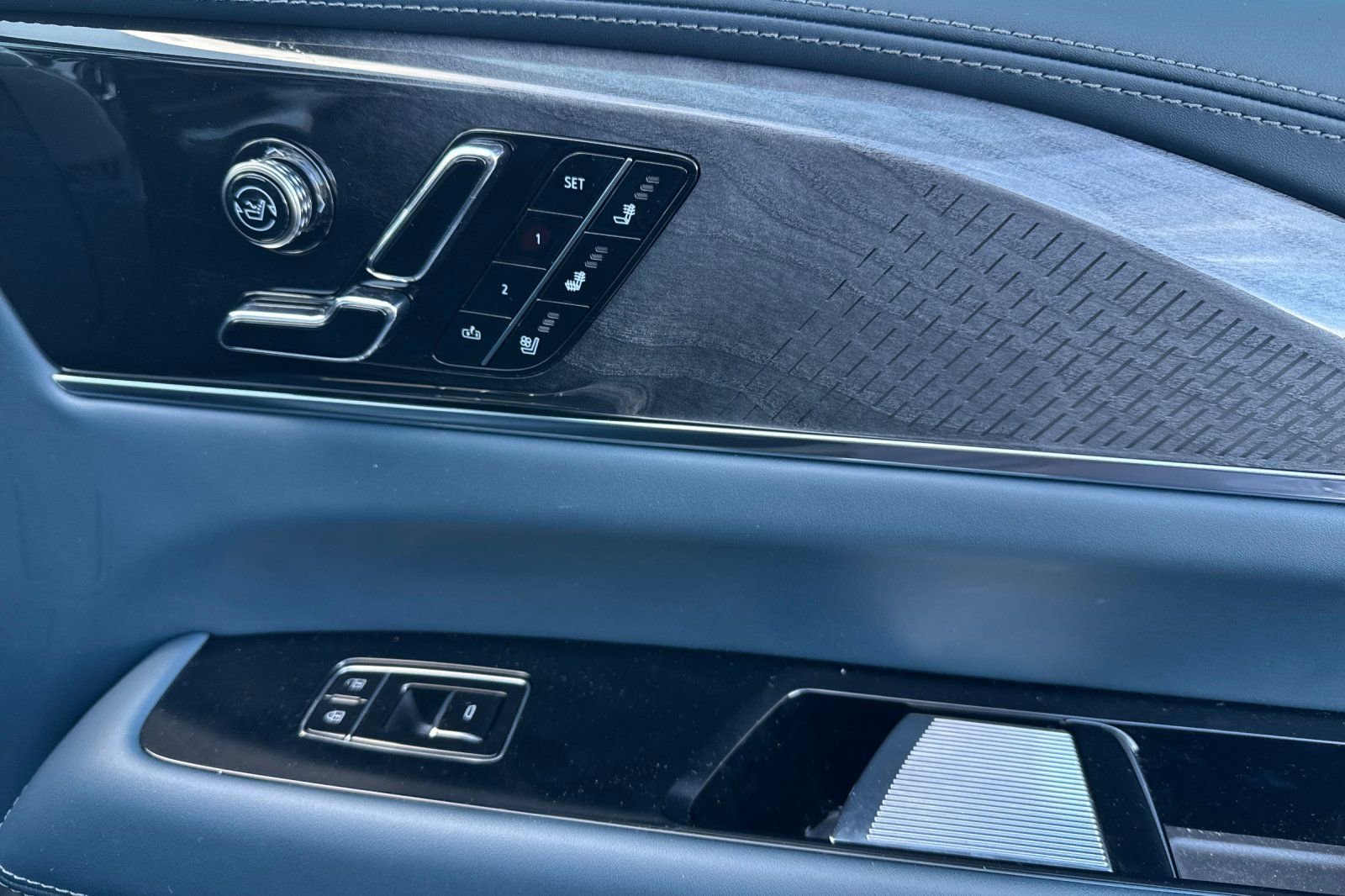 Used 2025 Cadillac Escalade IQ Sport 2 image 19