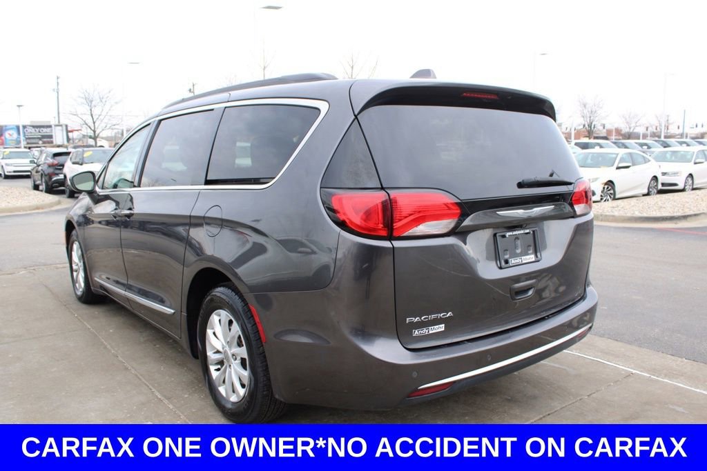 Used 2017 Chrysler Pacifica Touring-L image 5