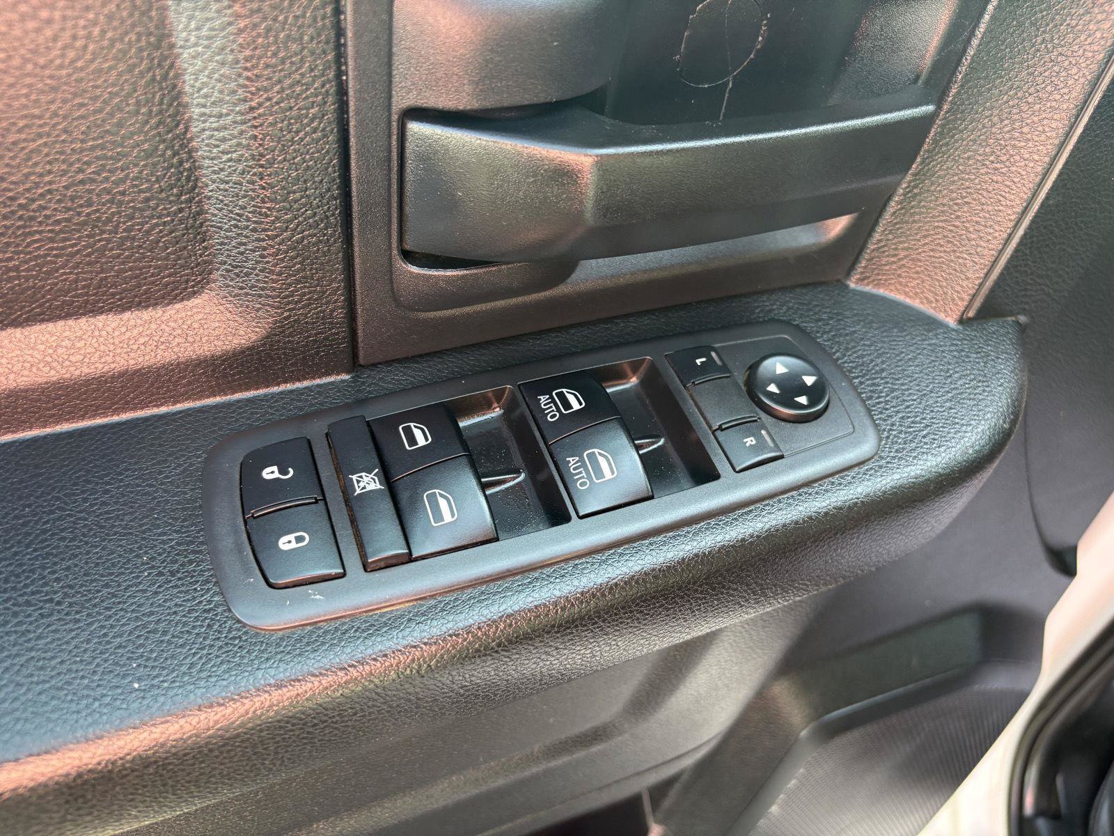 Used 2018 RAM 1500 Express w/ Express Value Package AWD/4WD image 8