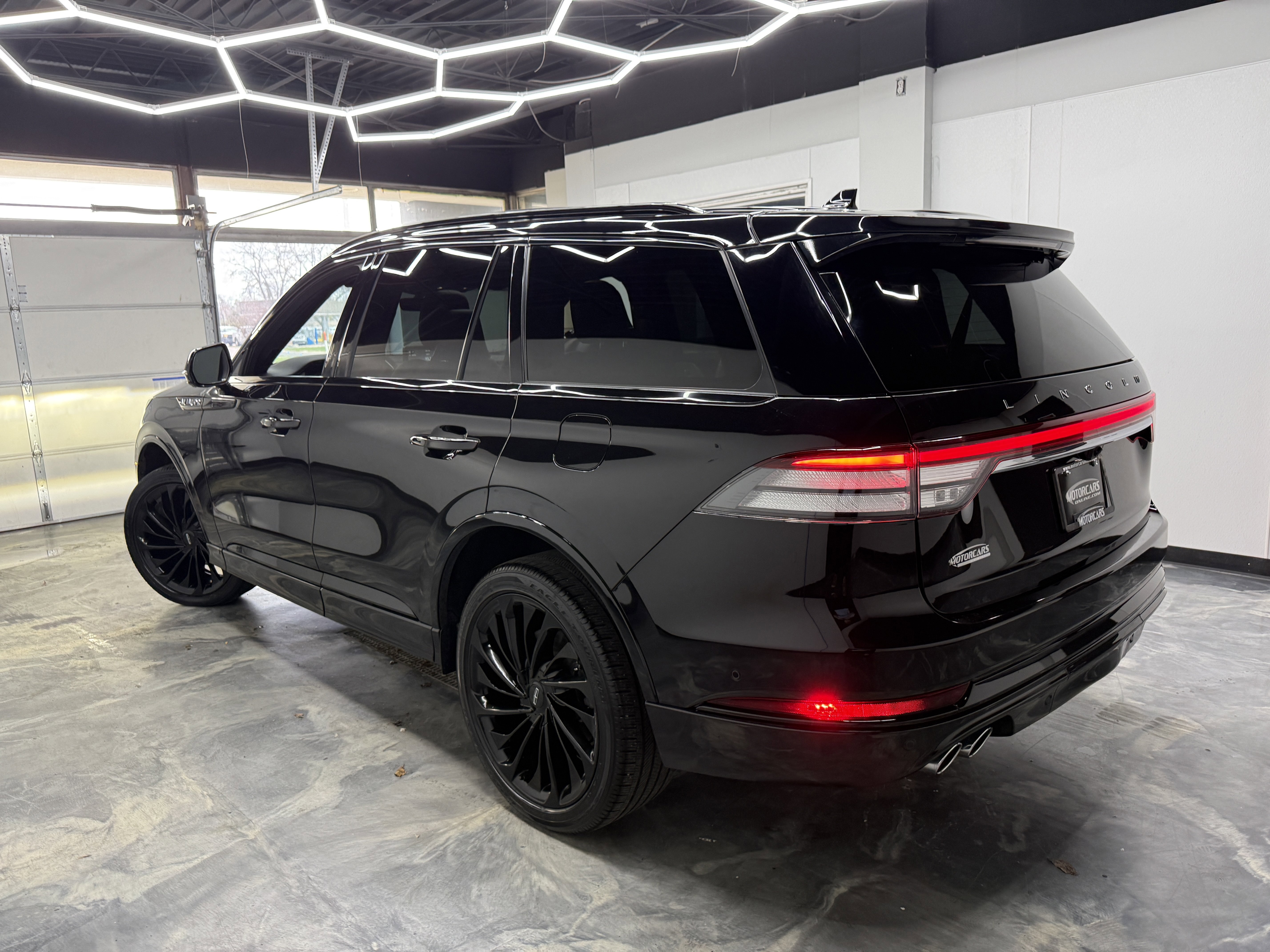 Used 2023 Lincoln Aviator Reserve w/ Equipment Group 201A image 3