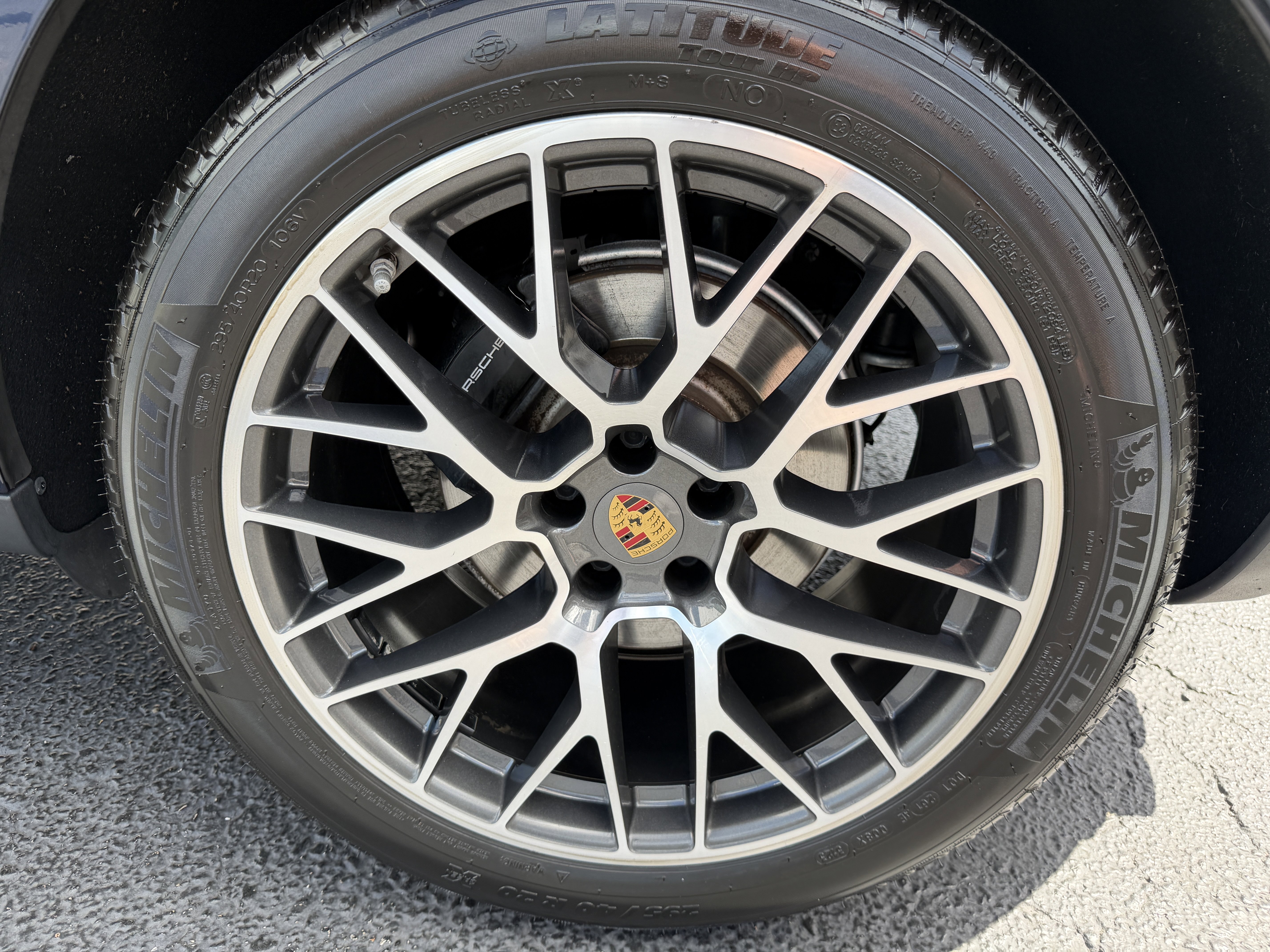 Certified 2018 Porsche Macan Sport Edition image 10