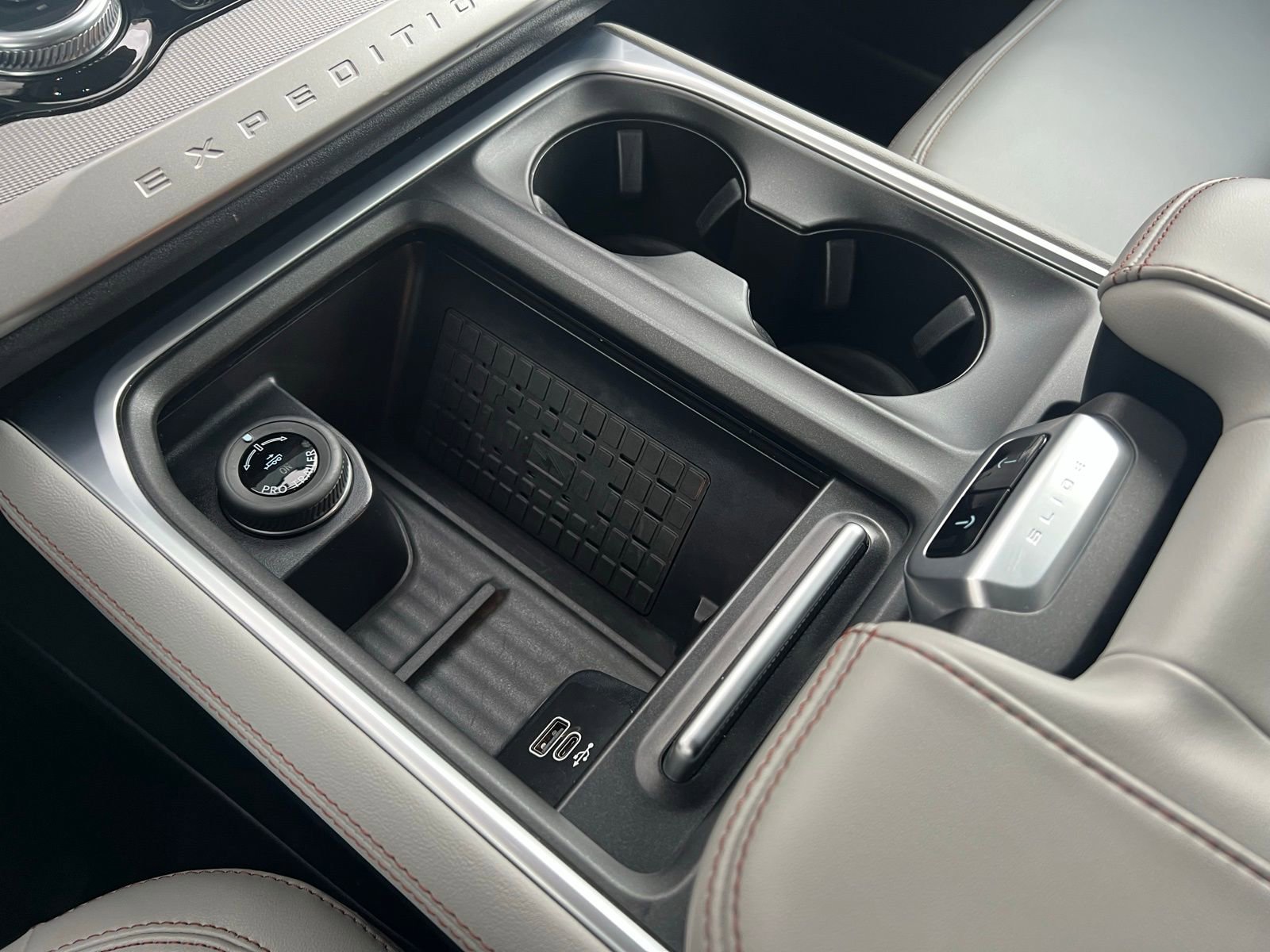 Used 2025 Ford Expedition Active image 15