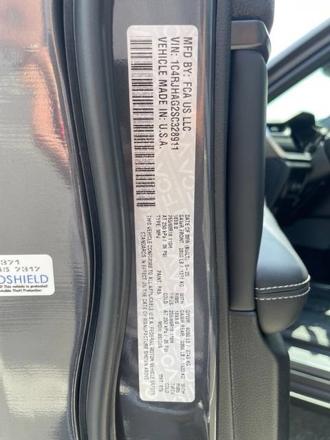 Used 2025 Jeep Grand Cherokee Laredo X AWD/4WD image 36