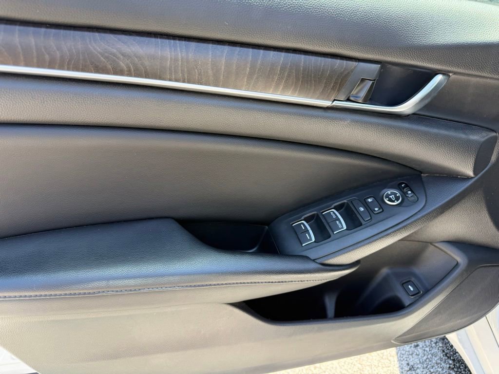 Used 2018 Honda Accord EX image 5