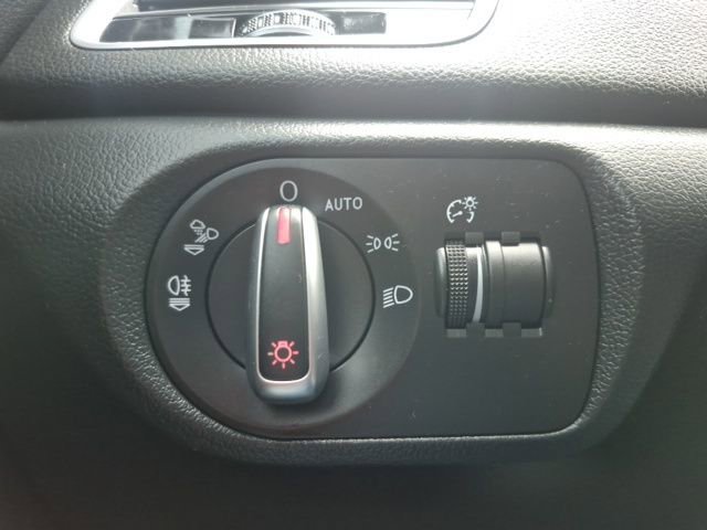 Used 2018 Audi Q3 2.0T Premium Plus w/ Premium Plus Package AWD/4WD image 32