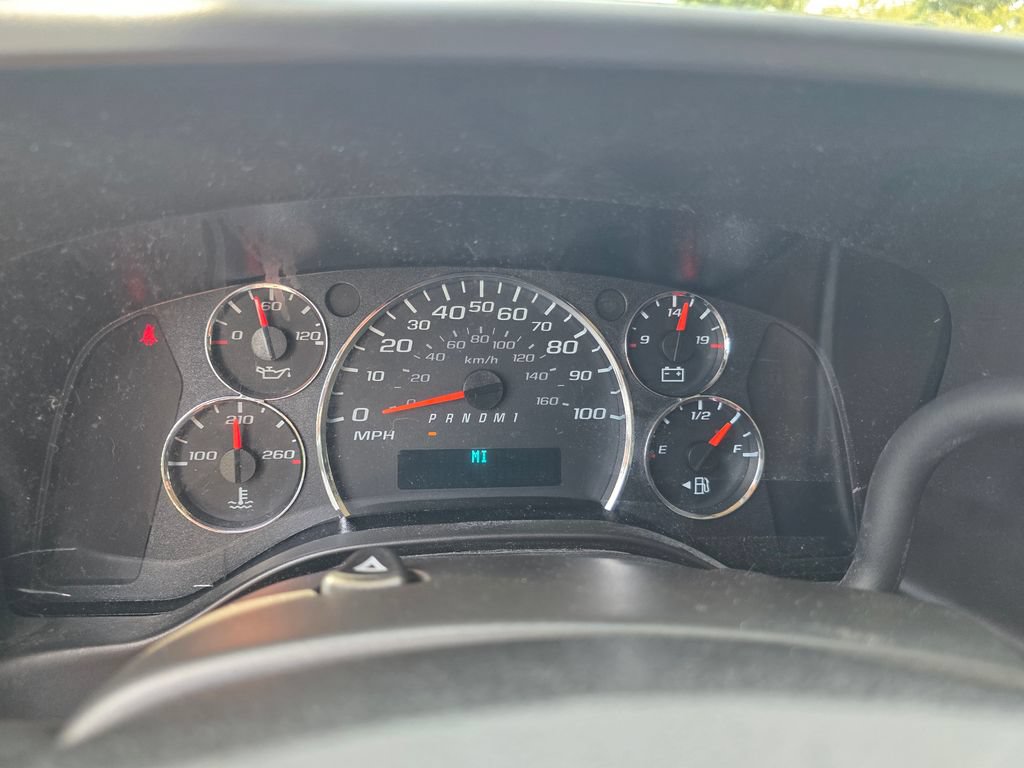Used 2024 Chevrolet Express 2500 w/ Driver Convenience Package RWD image 18