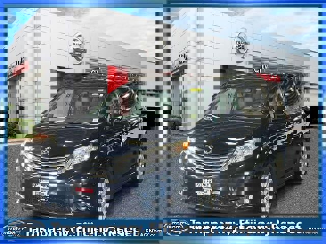 Used 2015 Toyota Sienna XLE Premium w/ Four Season Floor Mat Package image 4