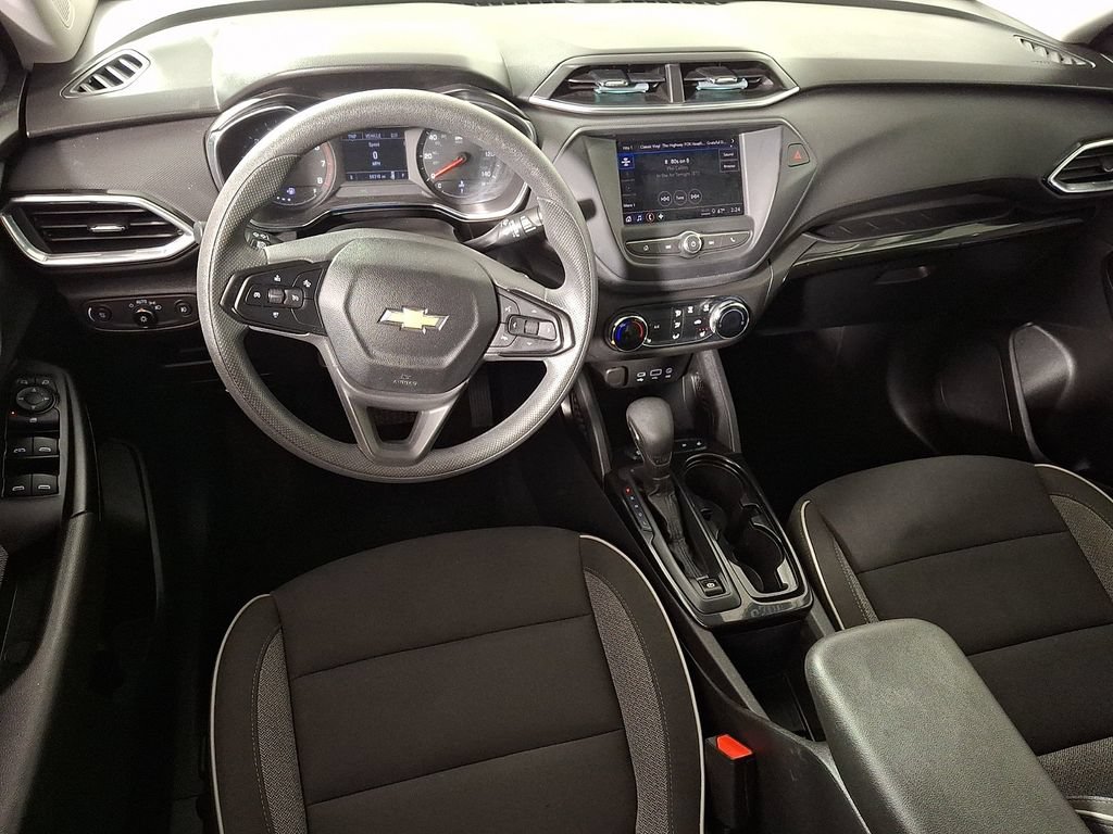 Used 2023 Chevrolet TrailBlazer LT FWD image 2