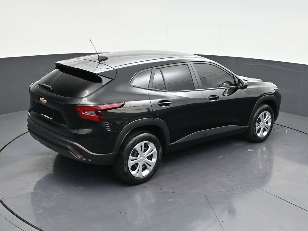 Used 2025 Chevrolet Trax LS image 19