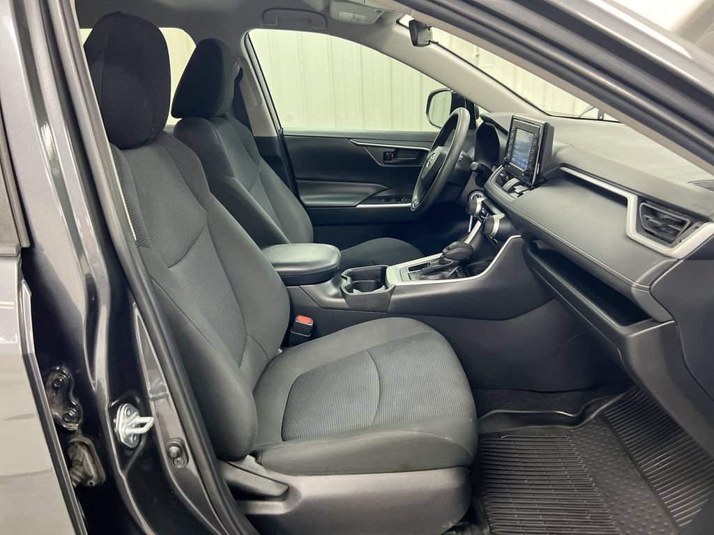 Used 2021 Toyota RAV4 LE FWD image 21