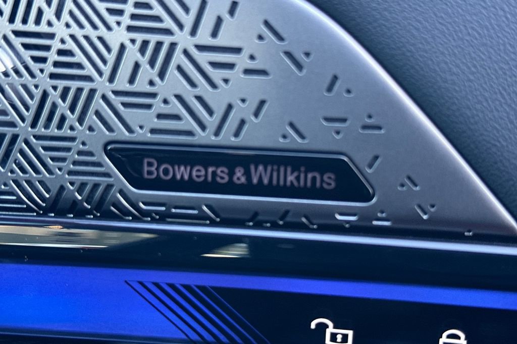 Used 2025 BMW M5 w/ Carbon Package image 19