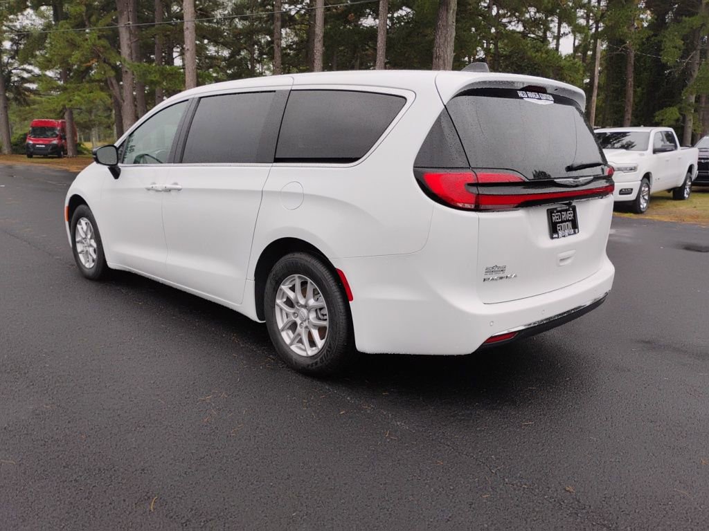 New 2026 Chrysler Pacifica Select image 7