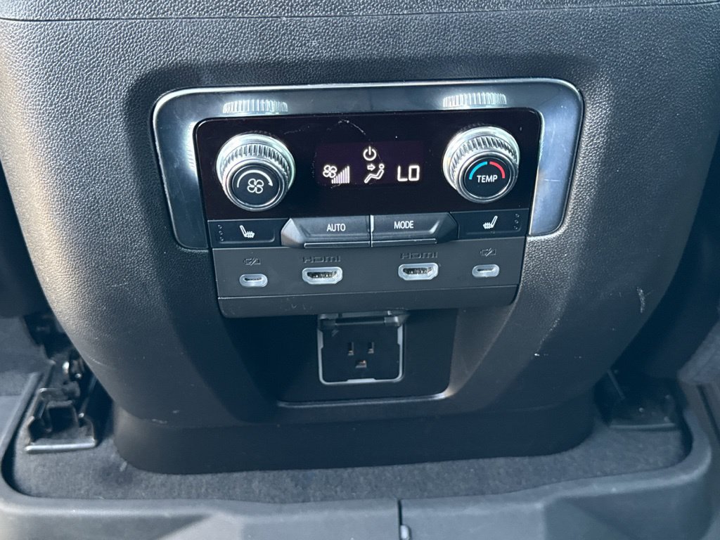 Used 2023 GMC Yukon Denali w/ Advanced Technology Package AWD/4WD image 31