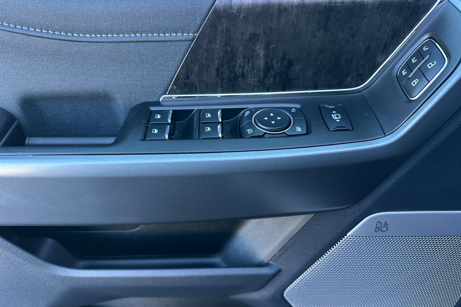 New 2026 Ford F250 Lariat w/ Black Appearance Package image 11