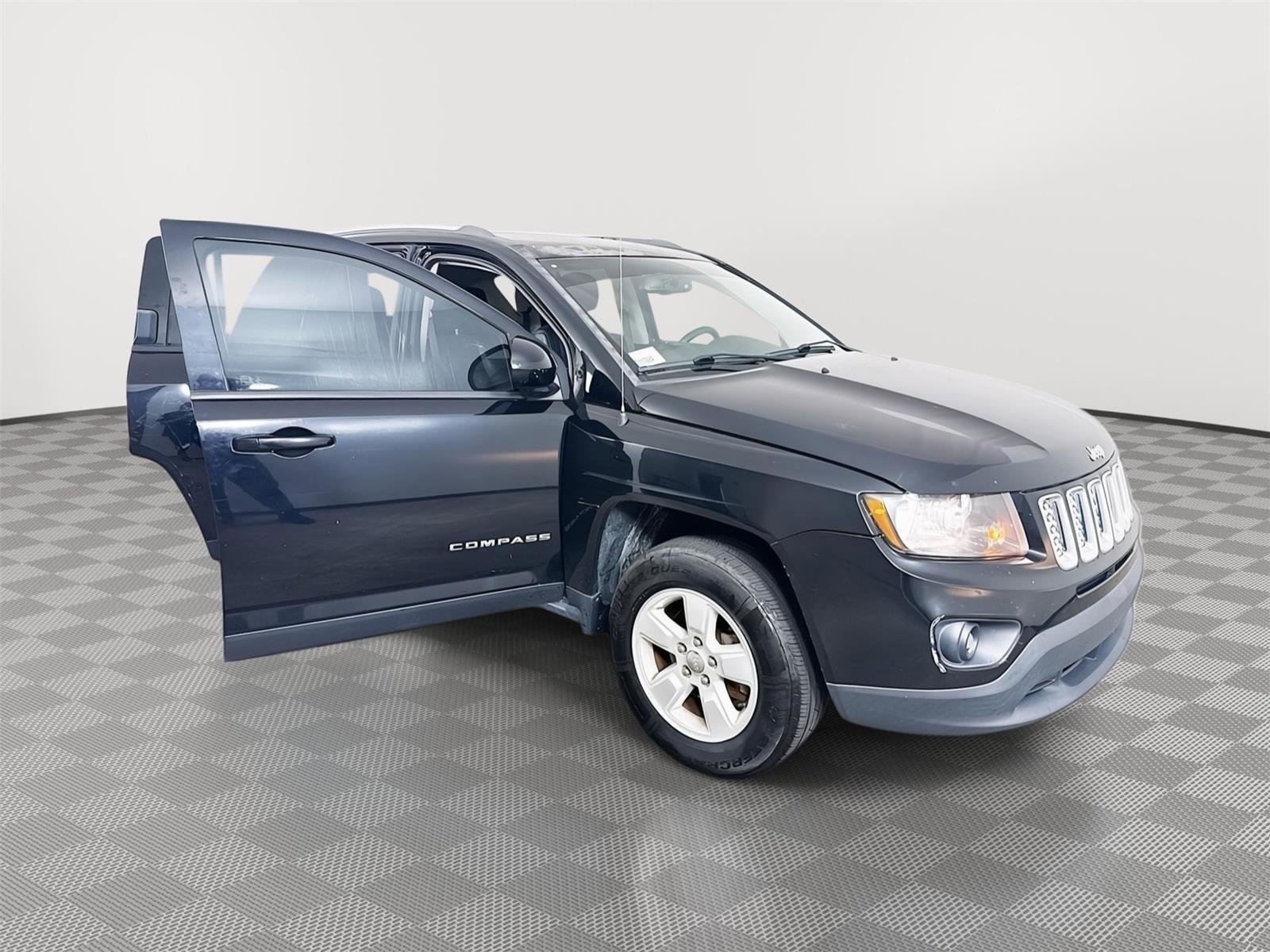 Used 2017 Jeep Compass Latitude FWD image 15