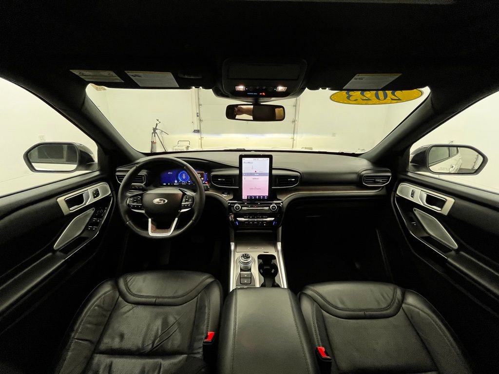 Used 2023 Ford Explorer Platinum w/ Technology Package image 4