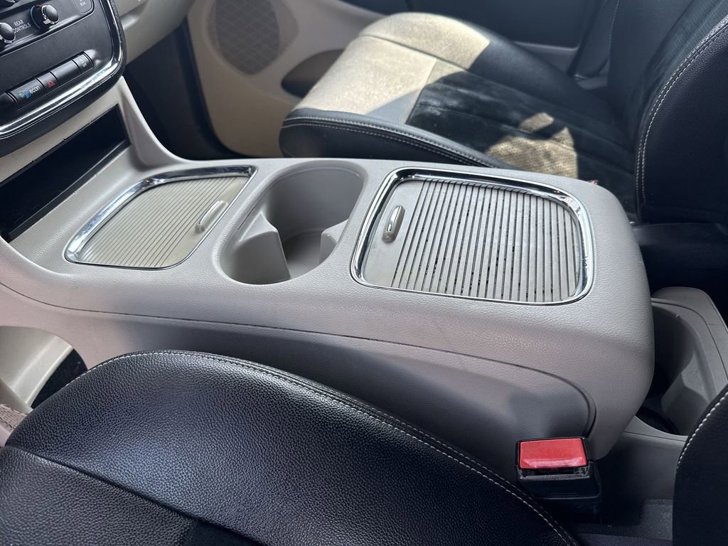 Used 2017 Dodge Grand Caravan SXT image 21