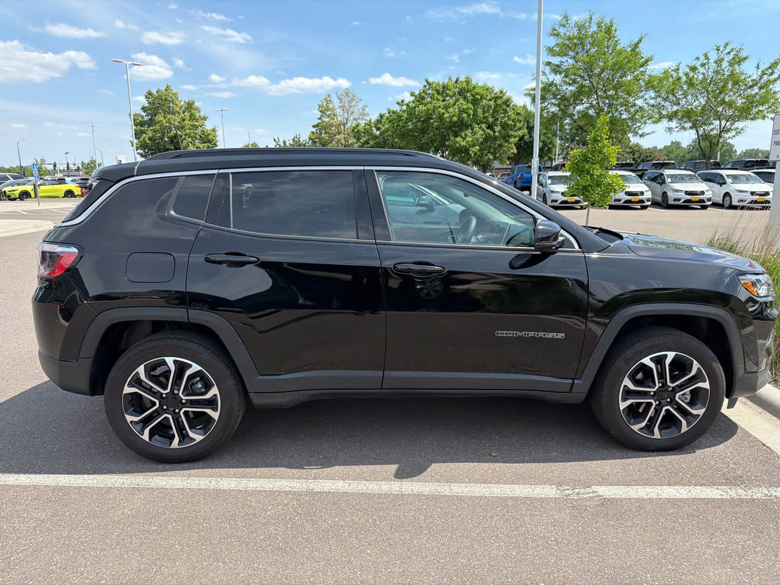 Used 2022 Jeep Compass Limited AWD/4WD image 3