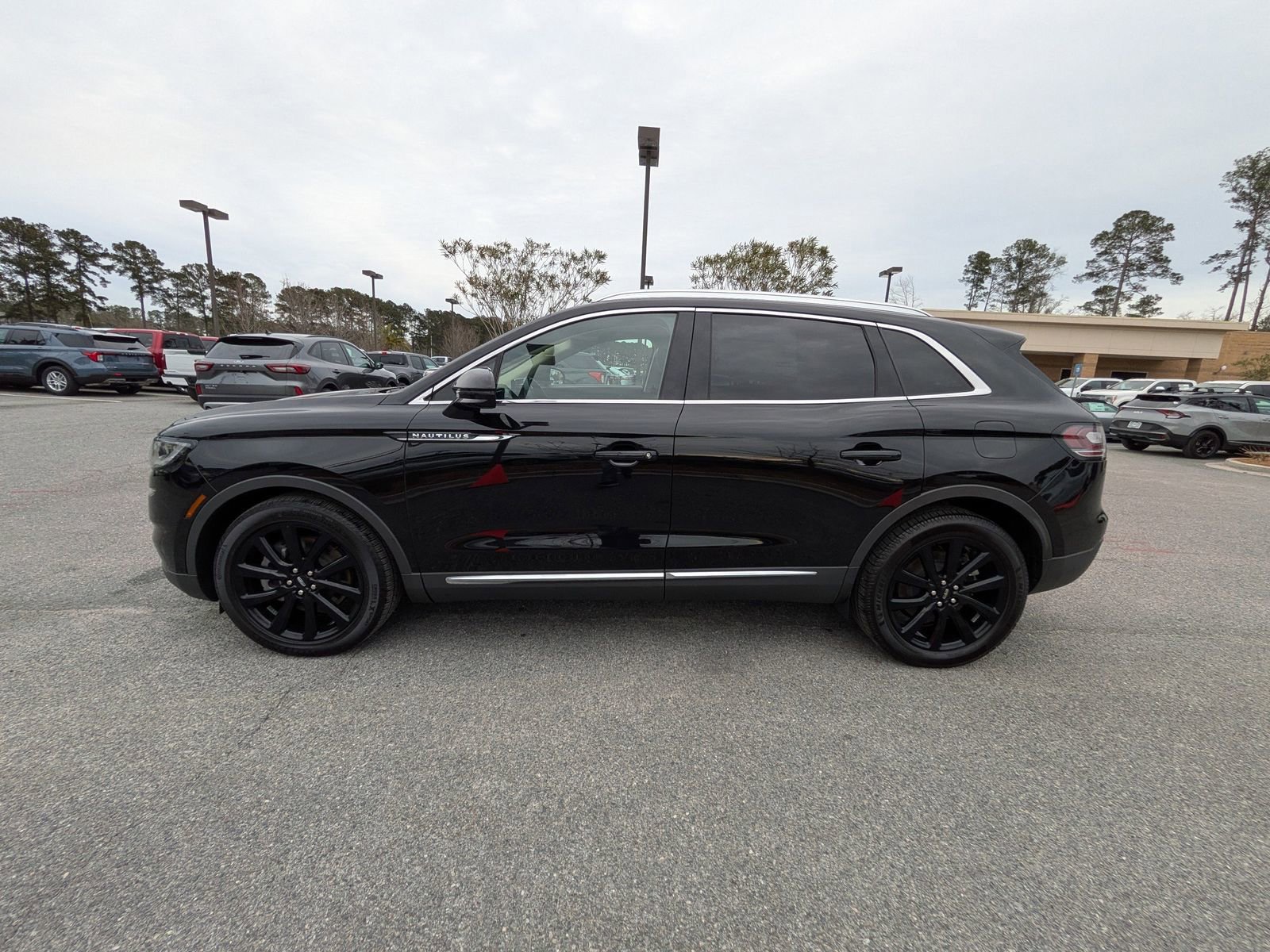 Certified 2023 Lincoln Nautilus Reserve w/ Monochromatic Package image 8