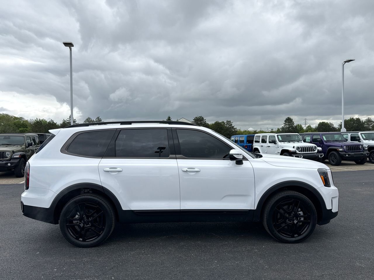 Used 2025 Kia Telluride EX X-Line AWD/4WD image 2