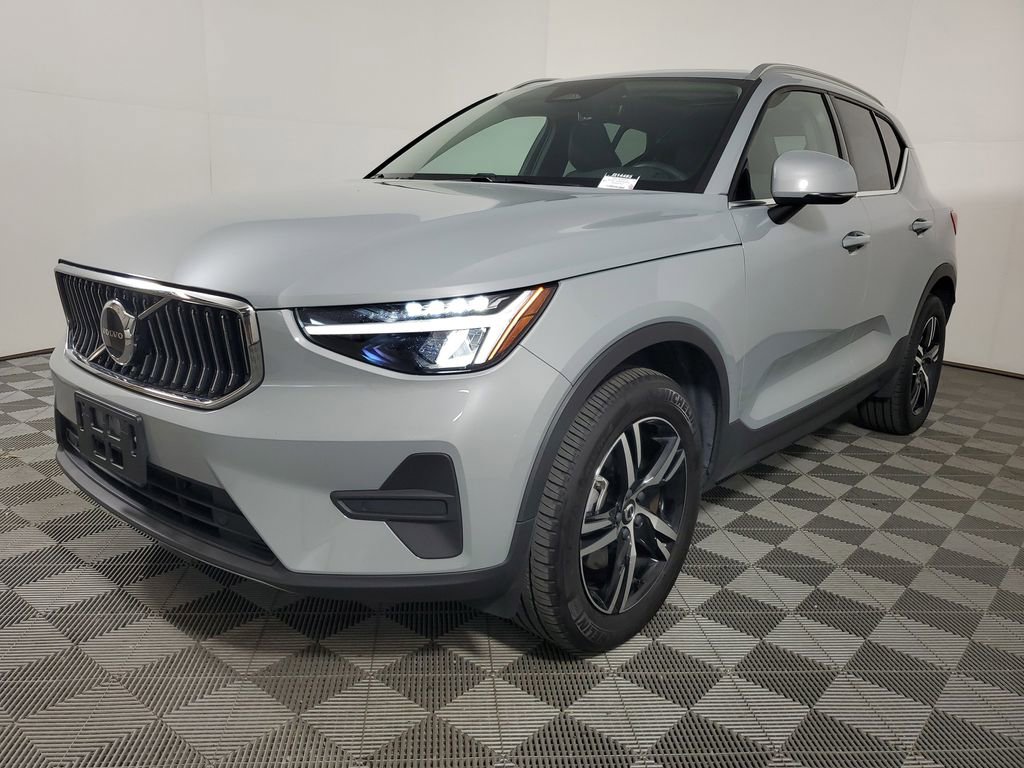 Certified 2025 Volvo XC40 B5 Core image 4