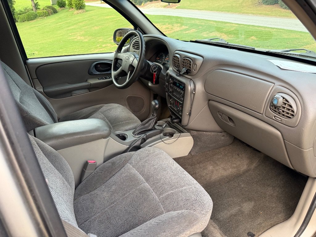 Used 2004 Chevrolet TrailBlazer LS w/ LS Preferred Equipment Group AWD/4WD image 22